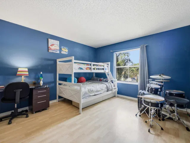 Residence photo 2
