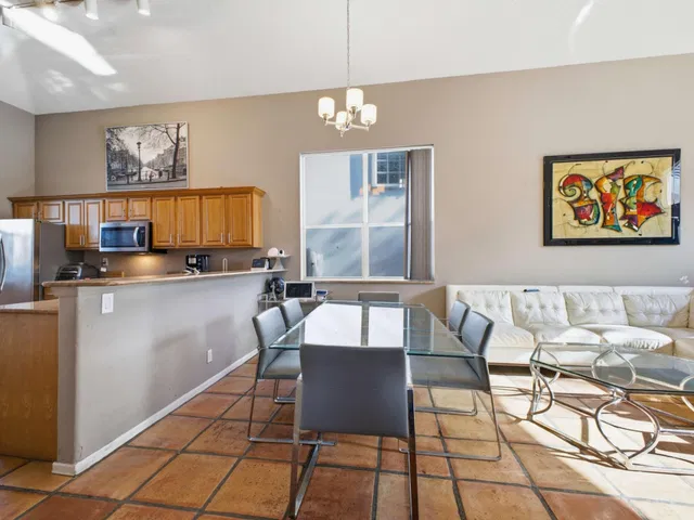 Residence photo 3