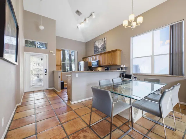 Residence photo 4