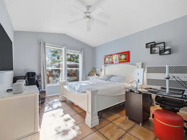 Residence photo 26