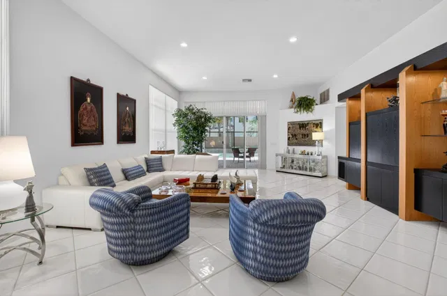 Residence photo 12