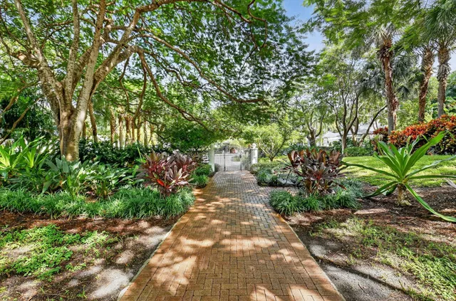 Residence photo 63