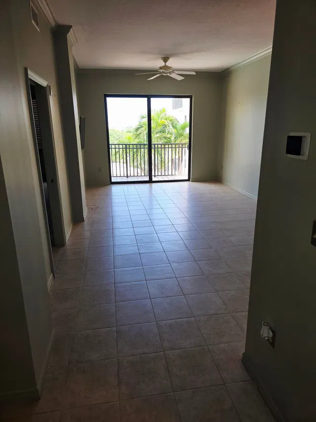 Unit 512 photo 5