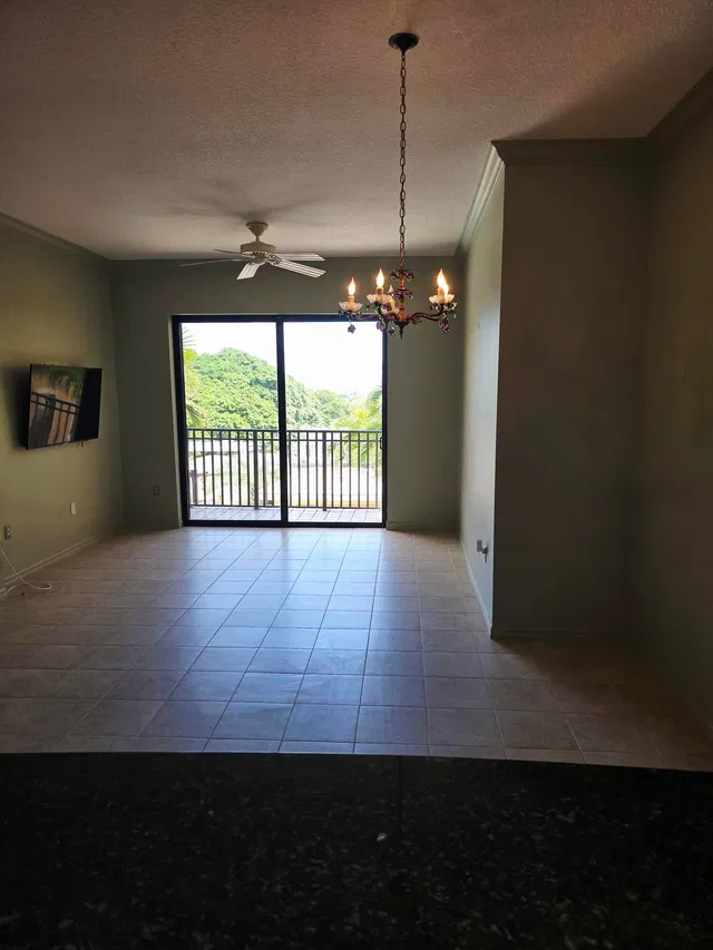 Unit 512 photo 6