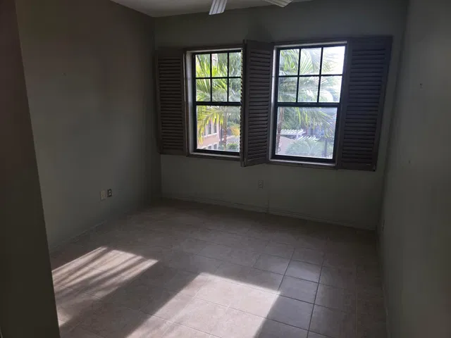 Unit 512 photo 14