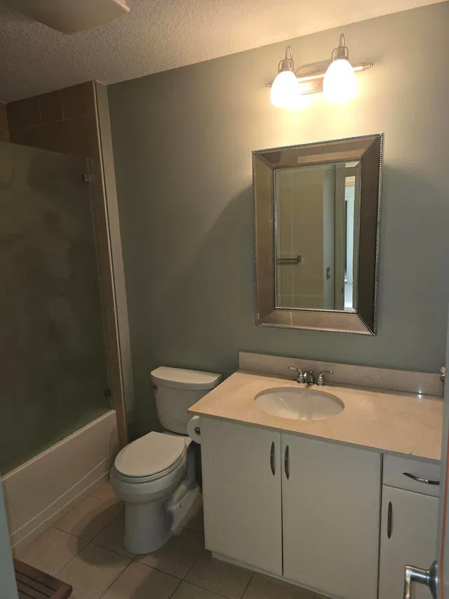 Unit 512 photo 15