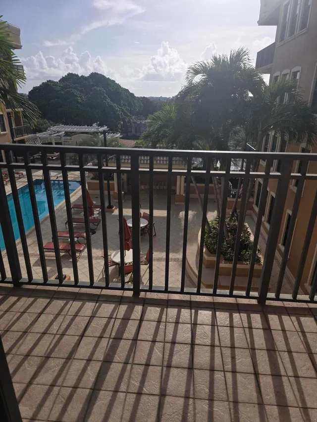 Unit 512 photo 18