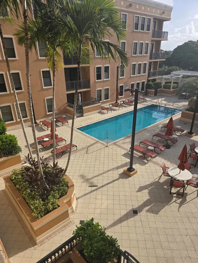 Unit 512 photo 20
