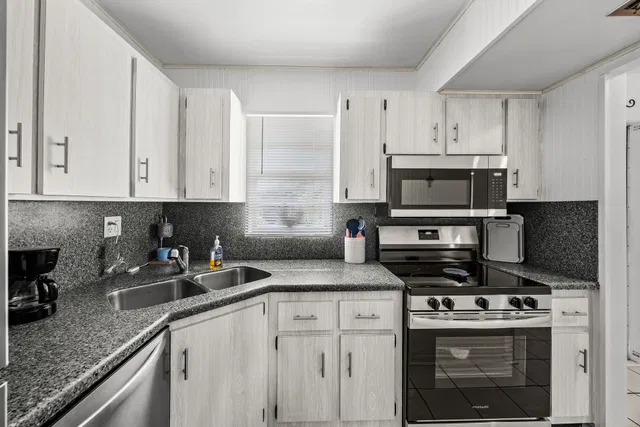 Unit Apt g photo 3