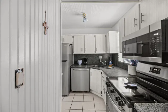 Unit Apt g photo 5