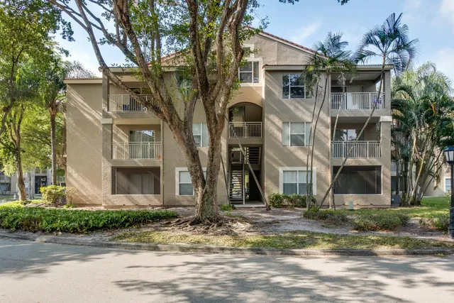 Unit 4-305 photo 2
