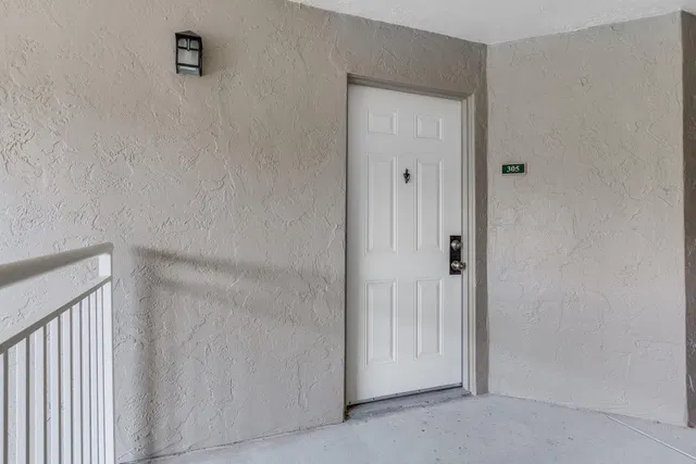 Unit 4-305 photo 3