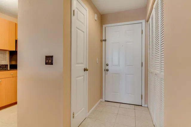Unit 4-305 photo 4