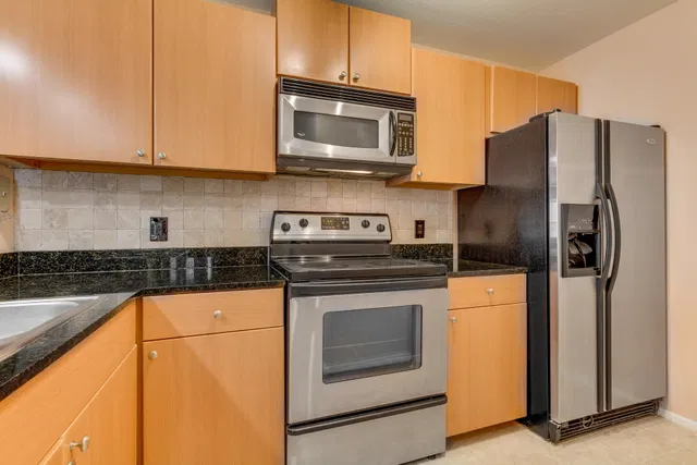 Unit 4-305 photo 5