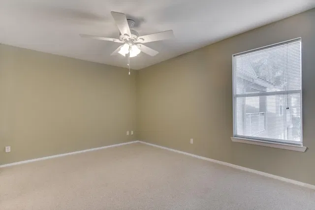 Unit 4-305 photo 13