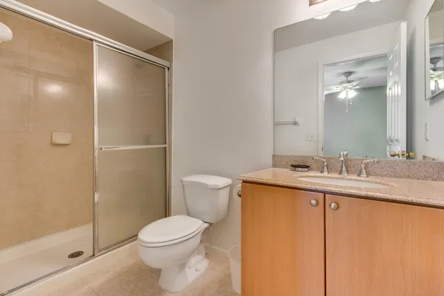 Unit 4-305 photo 14