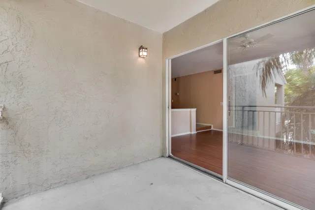 Unit 4-305 photo 17