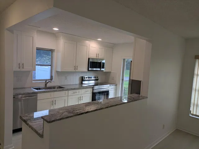  Residence photo 4