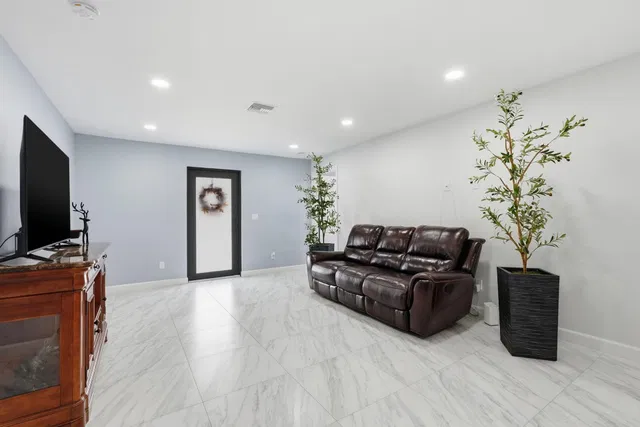 Residence photo 41