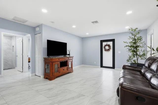 Residence photo 42