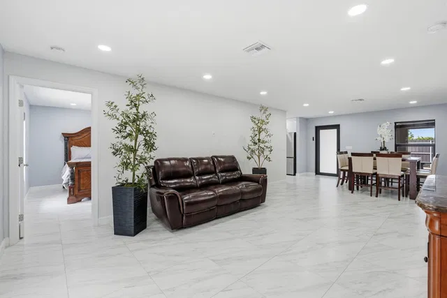Residence photo 43