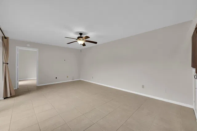 Unit 806 photo 8
