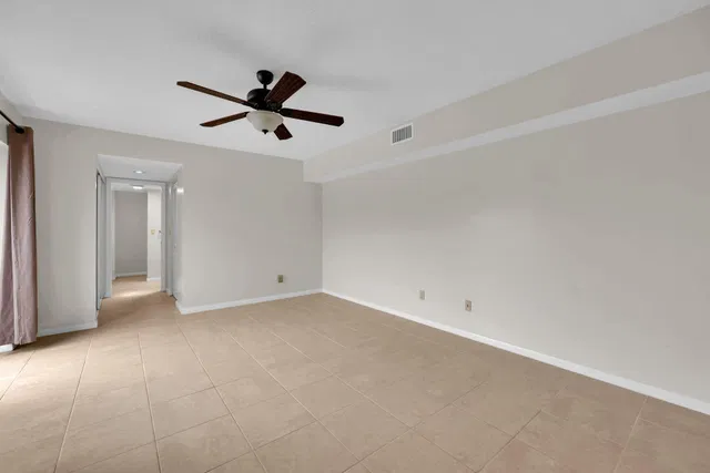 Unit 806 photo 10