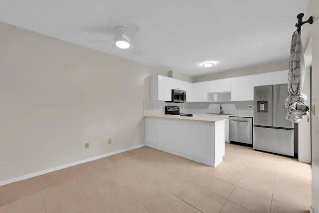 Unit 806 photo 11