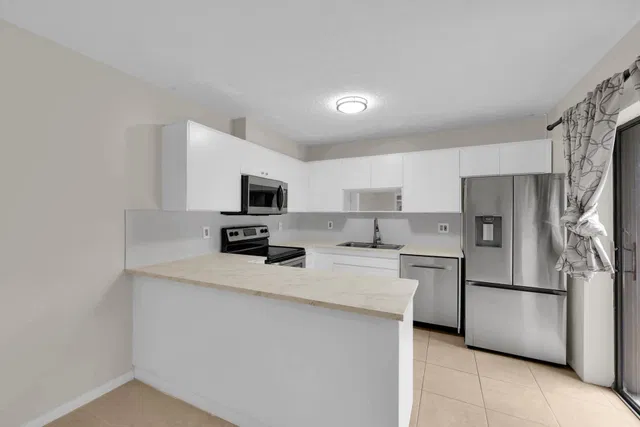 Unit 806 photo 13