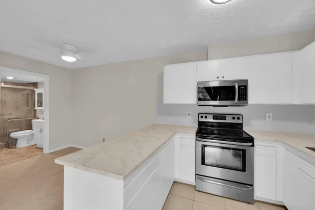 Unit 806 photo 14