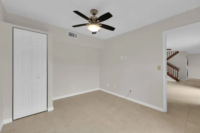 Unit 806 photo 22