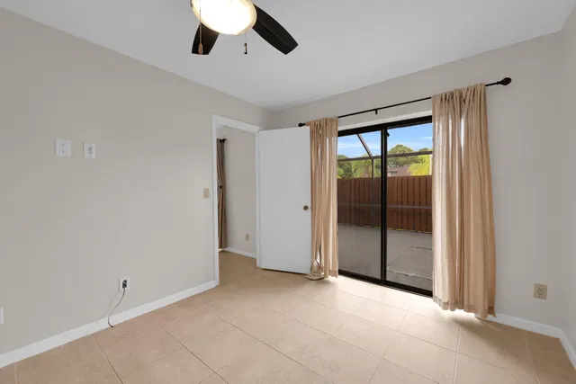 Unit 806 photo 23