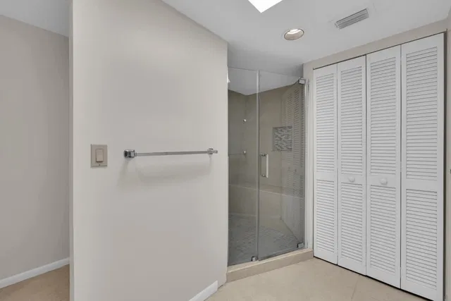 Unit 806 photo 30