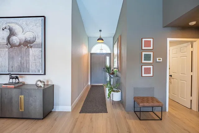  Residence photo 8