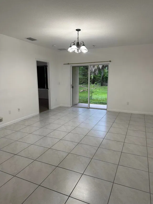  Residence photo 4