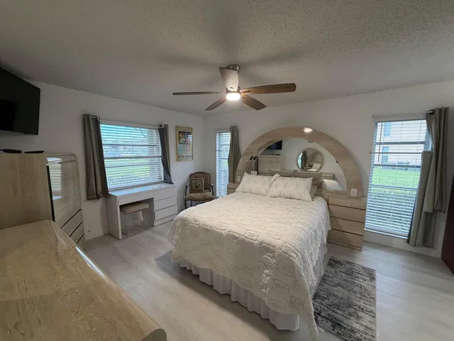 Unit 104 photo 14