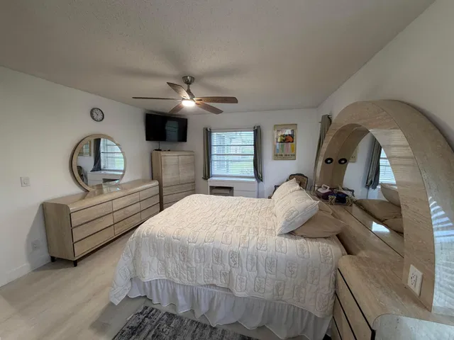 Unit 104 photo 15