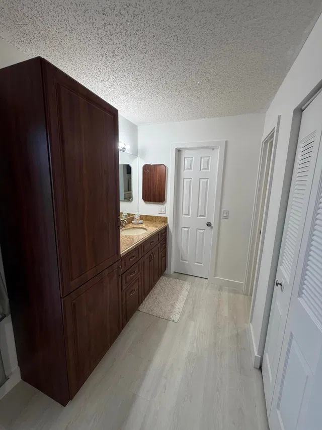 Unit 104 photo 18