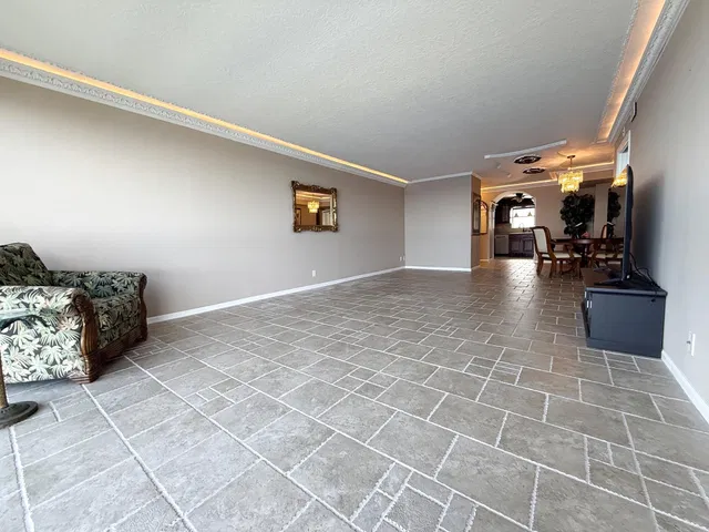 Unit 802 photo 14