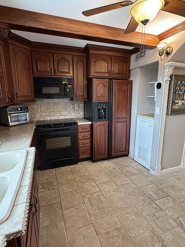 Unit 802 photo 18