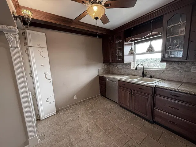 Unit 802 photo 20