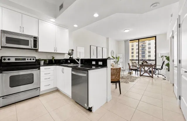 One City Plaza Unit 1123 photo 2