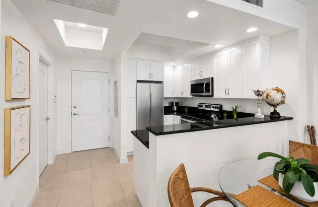 One City Plaza Unit 1123 photo 3