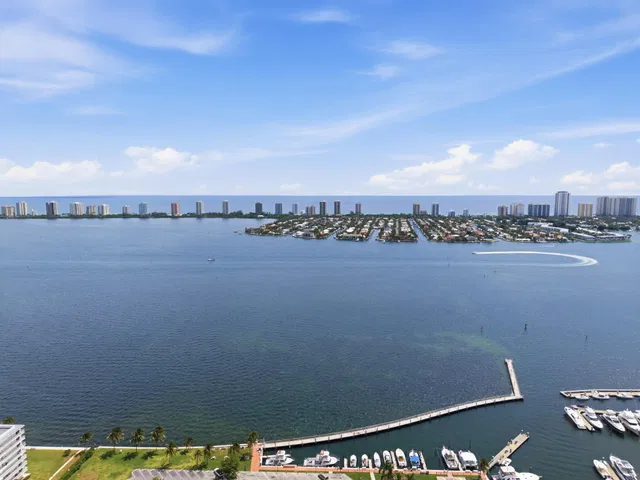 Nautilus 220 Unit 1407 photo 3