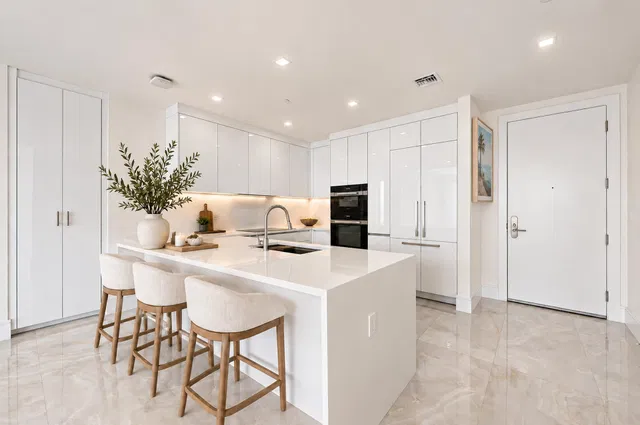 Nautilus 220 Unit 1407 photo 7