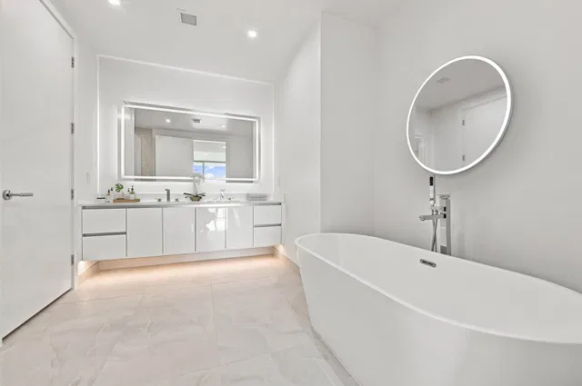 Nautilus 220 Unit 1407 photo 14