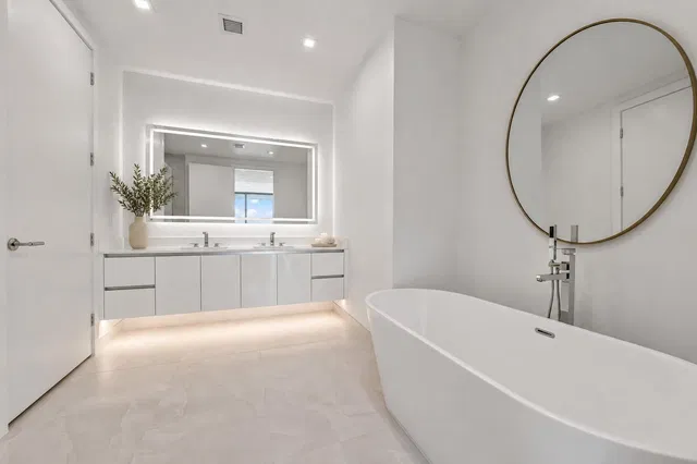 Nautilus 220 Unit 1407 photo 16