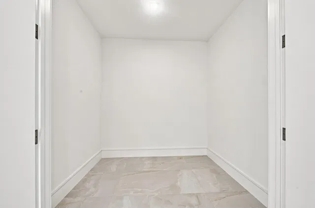 Nautilus 220 Unit 1407 photo 17