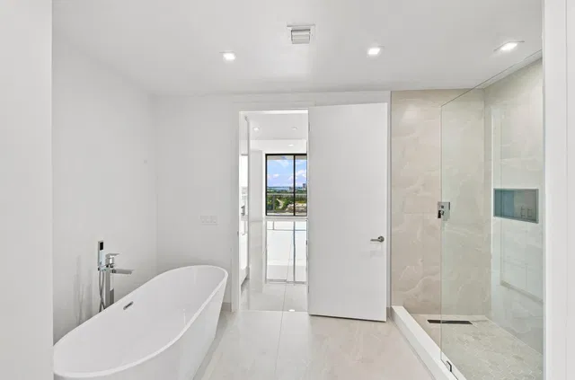 Nautilus 220 Unit 1407 photo 19