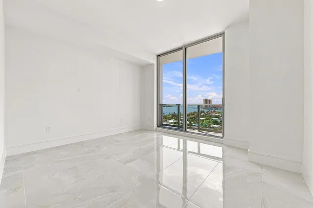 Nautilus 220 Unit 1407 photo 22